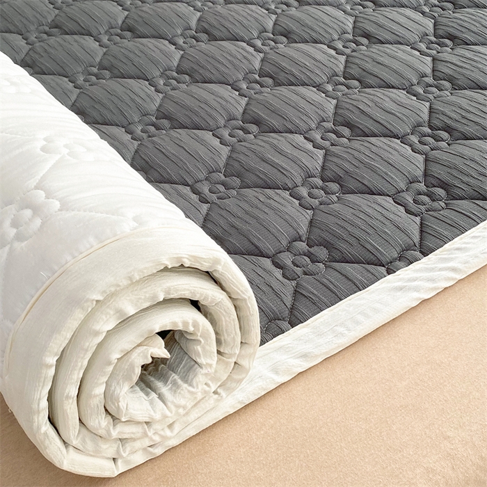 91家纺网 家纺一手货源 找家纺 鑫钰 2024新款A类水洗棉大豆夹棉床护垫 太阳花-高级灰