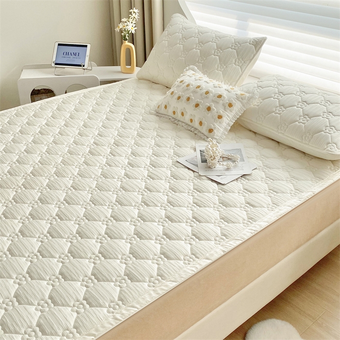 91家纺网 家纺一手货源 找家纺 鑫钰 2024新款A类水洗棉大豆夹棉床护垫 太阳花-雅士白