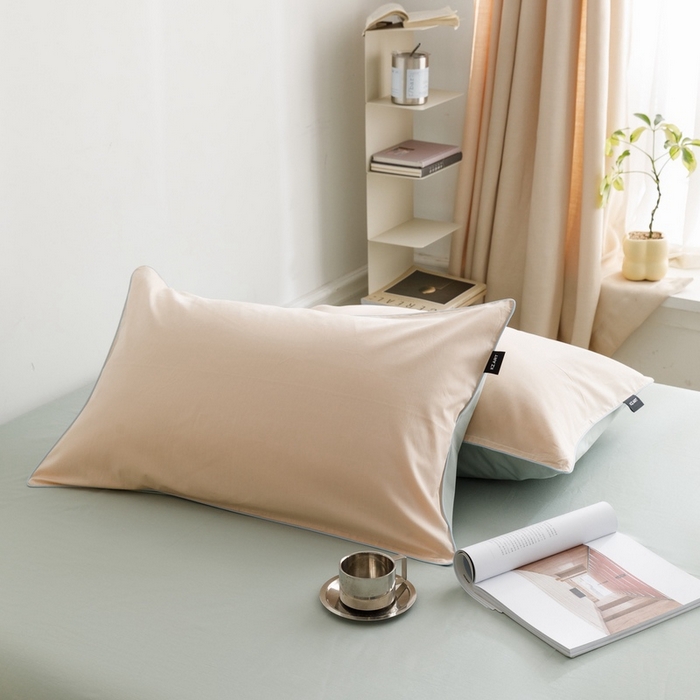 91家纺网 家纺一手货源 找家纺 卡姿家纺 2024春夏纯色双拼嵌绳款单枕套—莫琳 莫琳 枕套杏绿