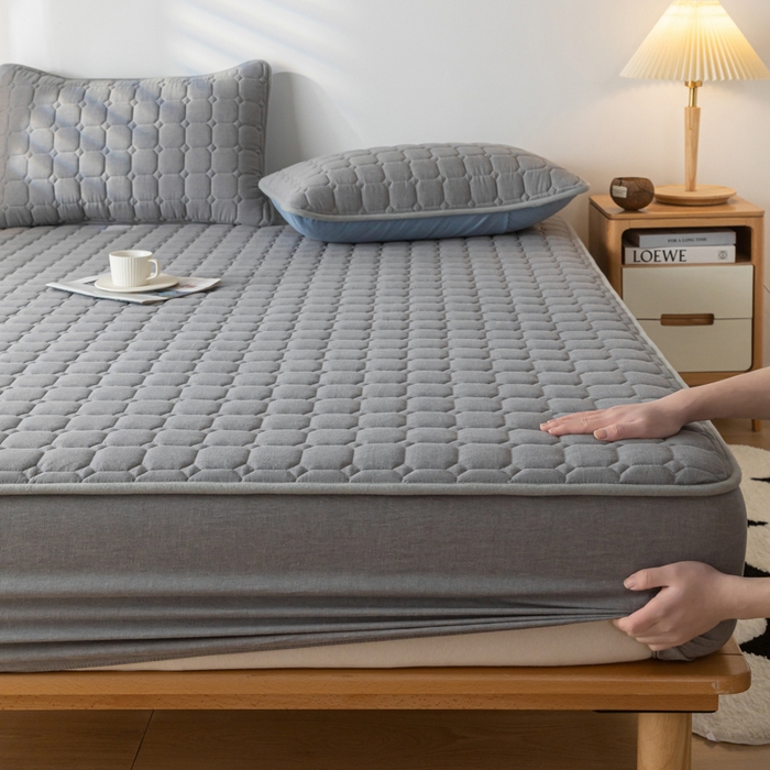 91家纺网 家纺一手货源 找家纺 鑫钰 2024新款无印风水洗棉水洗亲肤大豆夹棉床笠-简格 简格-绅士灰