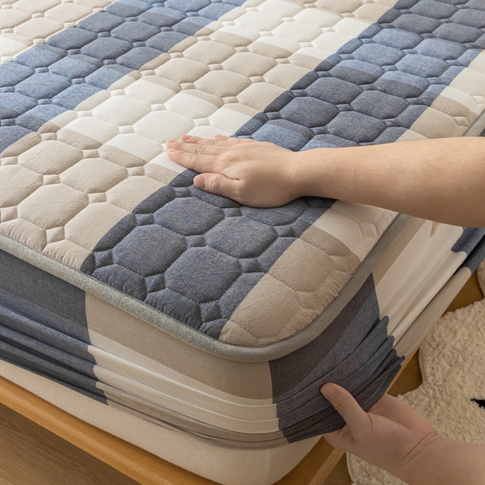 91家纺网 家纺一手货源 找家纺 鑫钰 2024新款无印风水洗棉水洗亲肤大豆夹棉床笠-简格 简格-蓝大格