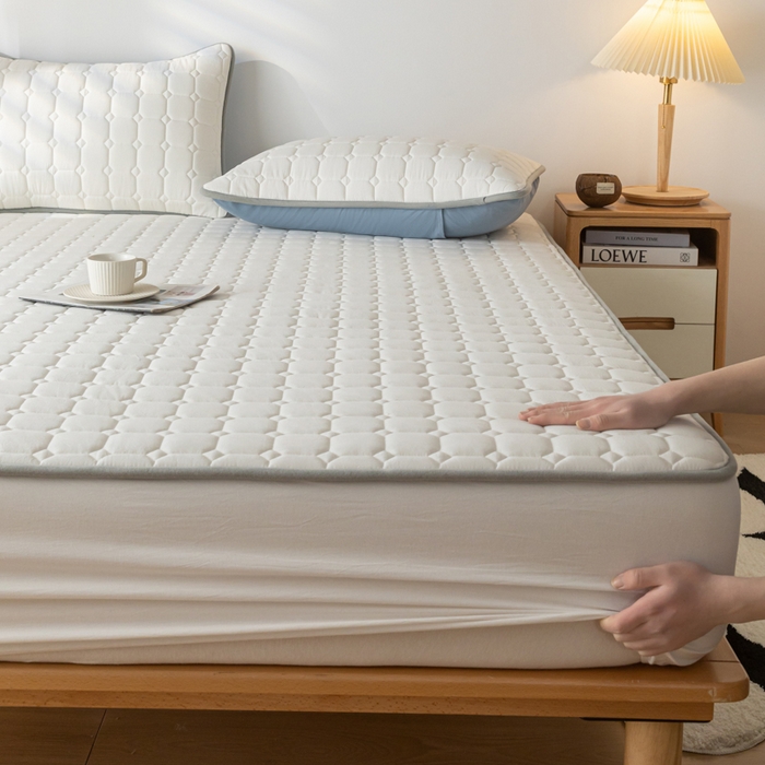 91家纺网 家纺一手货源 找家纺 鑫钰 2024新款无印风水洗棉水洗亲肤大豆夹棉床笠-简格 简格-月光白