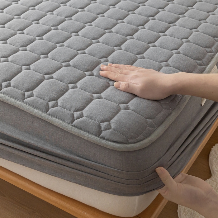 91家纺网 家纺一手货源 找家纺 鑫钰 2024新款无印风水洗棉水洗亲肤大豆夹棉床笠-简格 简格-绅士灰