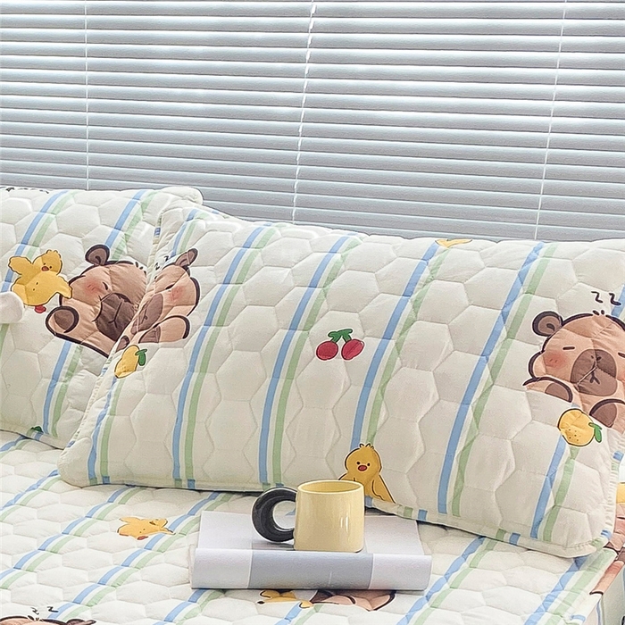 91家纺网 家纺一手货源 找家纺  九亭家纺 2024新款全棉夹棉防口水防头油枕套 防水-卡皮巴拉