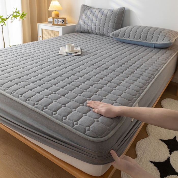 91家纺网 家纺一手货源 找家纺 鑫钰 2024新款无印风水洗棉水洗亲肤大豆夹棉床笠-简格 简格-绅士灰