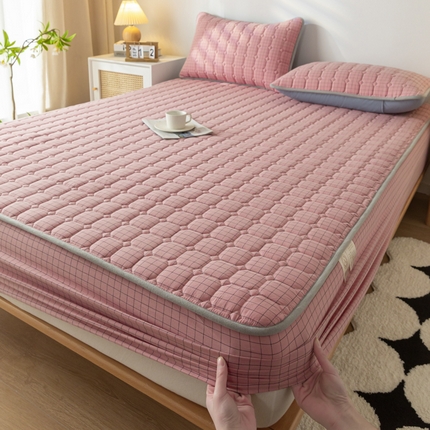 91家纺网 家纺一手货源 找家纺 （总）鑫钰 2024新款无印风水洗棉水洗亲肤大豆夹棉床笠-简格