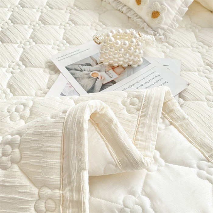 91家纺网 家纺一手货源 找家纺 鑫钰 2024新款A类水洗棉大豆夹棉床护垫 太阳花-雅士白