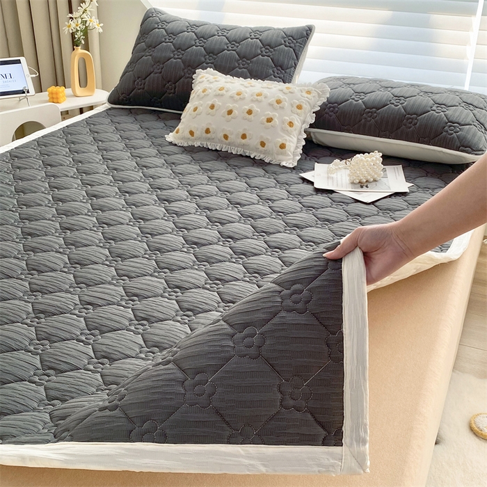 91家纺网 家纺一手货源 找家纺 鑫钰 2024新款A类水洗棉大豆夹棉床护垫 太阳花-高级灰