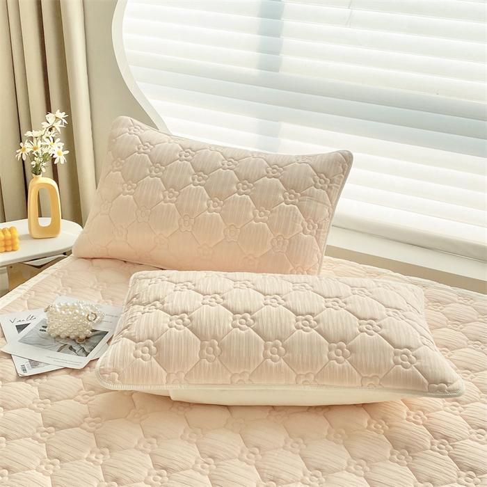 91家纺网 家纺一手货源 找家纺 鑫钰 2024新款A类水洗棉大豆夹棉床护垫 太阳花-浅妃粉