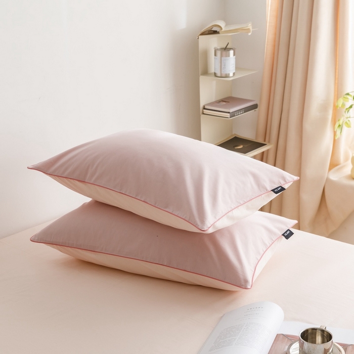 91家纺网 家纺一手货源 找家纺 卡姿家纺 2024春夏纯色双拼嵌绳款单枕套—莫琳 莫琳 枕套梅粉
