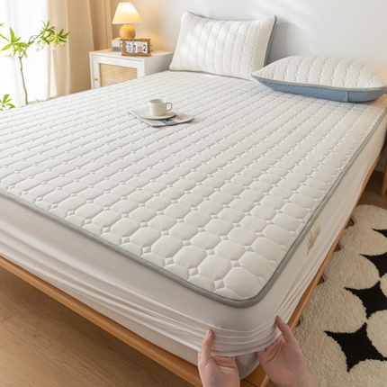 91家纺网 家纺一手货源 找家纺 （总）鑫钰 2024新款无印风水洗棉水洗亲肤大豆夹棉床笠-简格