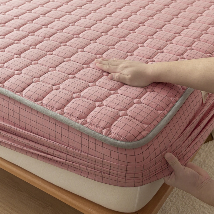 91家纺网 家纺一手货源 找家纺 鑫钰 2024新款无印风水洗棉水洗亲肤大豆夹棉床笠-简格 简格-豆沙格