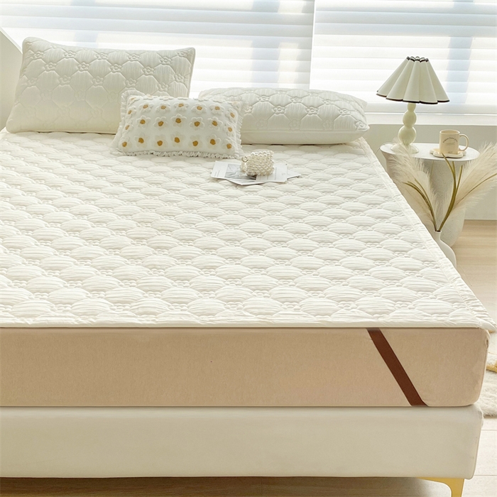 91家纺网 家纺一手货源 找家纺 鑫钰 2024新款A类水洗棉大豆夹棉床护垫 太阳花-雅士白