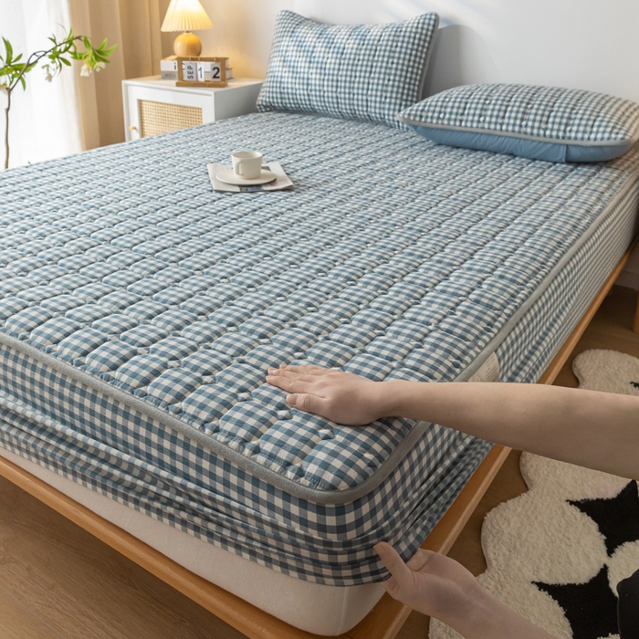 91家纺网 家纺一手货源 找家纺 鑫钰 2024新款无印风水洗棉水洗亲肤大豆夹棉床笠-简格 简格-蓝小格
