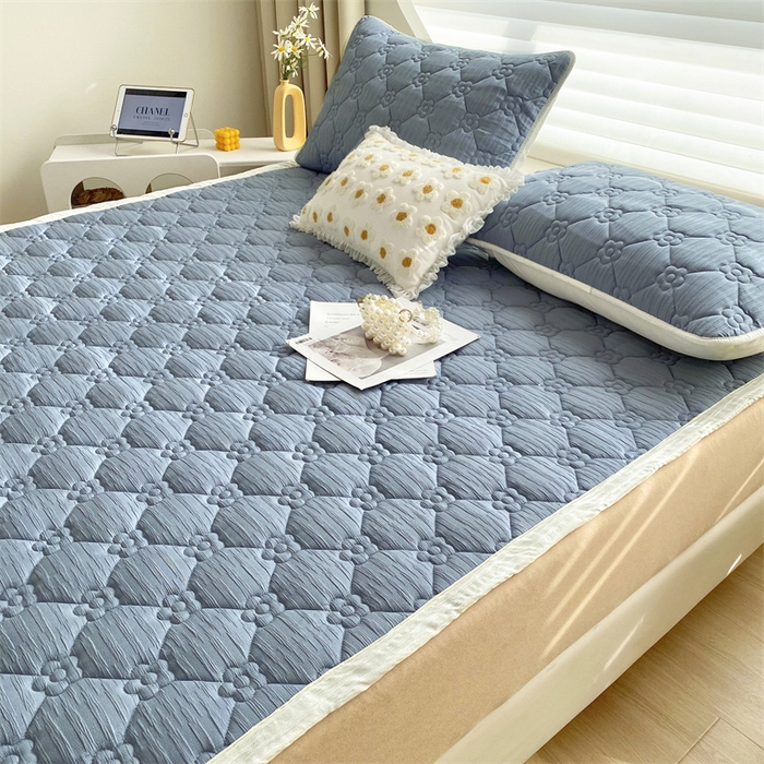 91家纺网 家纺一手货源 找家纺 鑫钰 2024新款A类水洗棉大豆夹棉床护垫 太阳花-宾利蓝