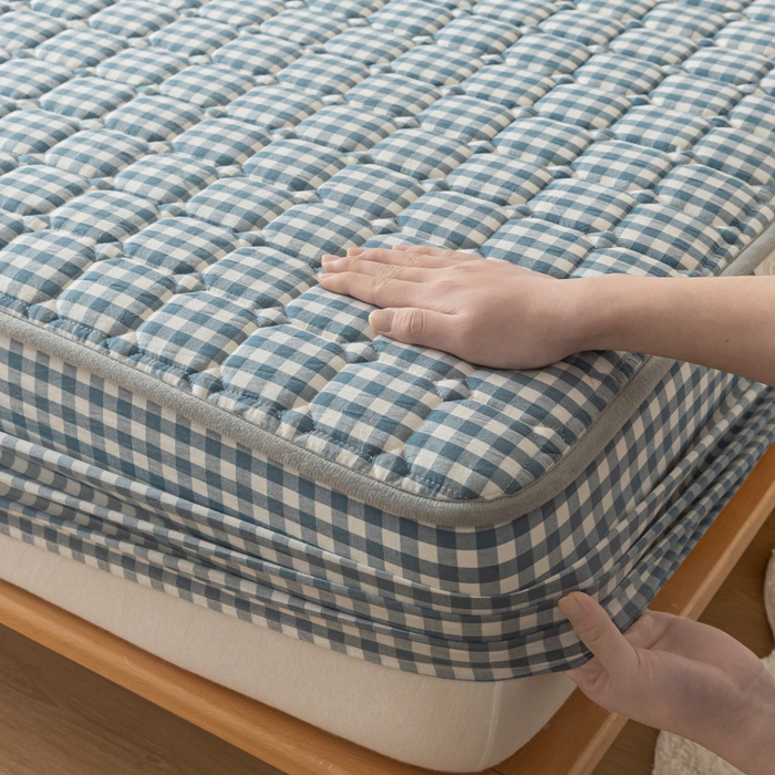 91家纺网 家纺一手货源 找家纺 鑫钰 2024新款无印风水洗棉水洗亲肤大豆夹棉床笠-简格 简格-蓝小格