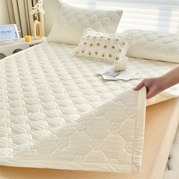 91家纺网 家纺一手货源 找家纺 鑫钰 2024新款A类水洗棉大豆夹棉床护垫 太阳花-雅士白