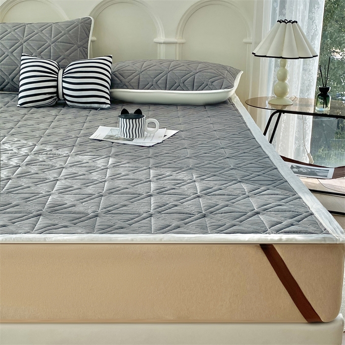 91家纺网 家纺一手货源 找家纺 鑫钰 2024新款A类水洗棉大豆夹棉床护垫 芊语-高级灰