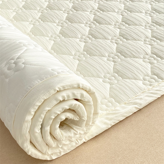 91家纺网 家纺一手货源 找家纺 鑫钰 2024新款A类水洗棉大豆夹棉床护垫 太阳花-雅士白