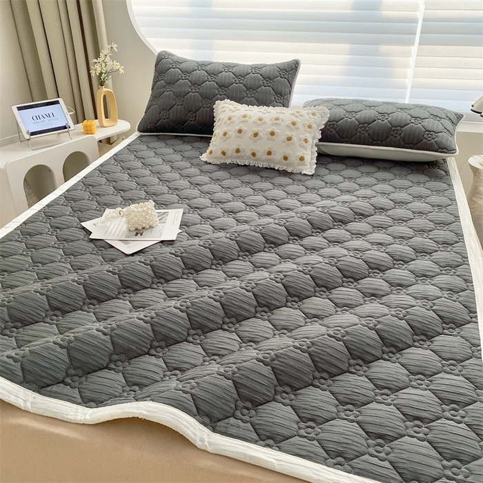 91家纺网 家纺一手货源 找家纺 鑫钰 2024新款A类水洗棉大豆夹棉床护垫 太阳花-高级灰