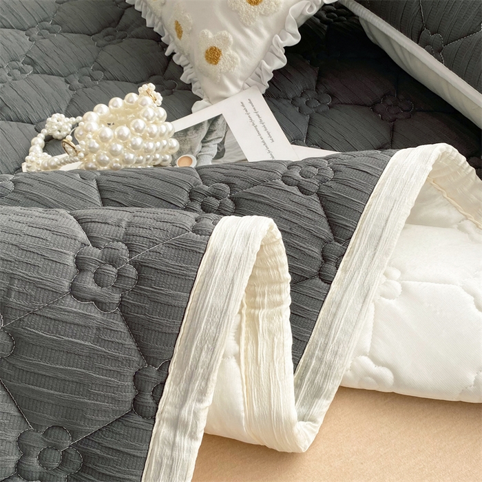 91家纺网 家纺一手货源 找家纺 鑫钰 2024新款A类水洗棉大豆夹棉床护垫 太阳花-高级灰
