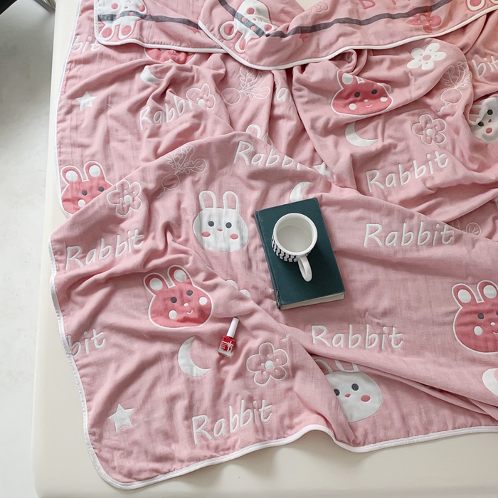 91家纺网 家纺一手货源 找家纺 爱港家纺 2024新款全棉六层毛巾被夏凉被纱布毯 粉小兔