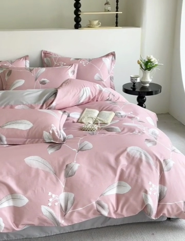 91家纺网 家纺一手货源 找家纺  元元被芯 2024新款全棉长绒棉数码印花四件套全棉四件套纯棉四件套 迷离叶色-粉