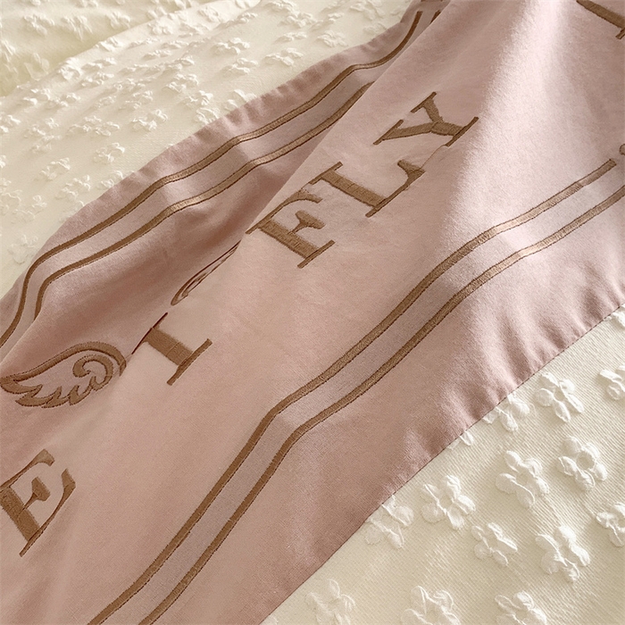 91家纺网 家纺一手货源 找家纺 换种生活 2024新款全棉活性印染刺绣四件套-法式小香风系列 元气桃桃