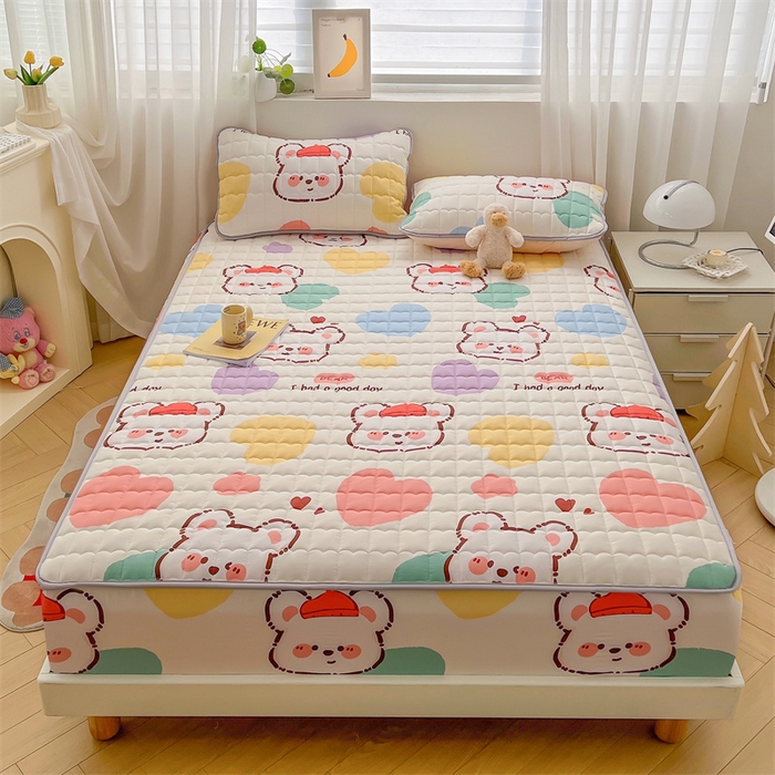 91家纺网 家纺一手货源 找家纺 雯豆家纺 2024新款A类全棉纯棉夹棉床笠三件套印花床笠 全棉夹棉床笠-库洛熊