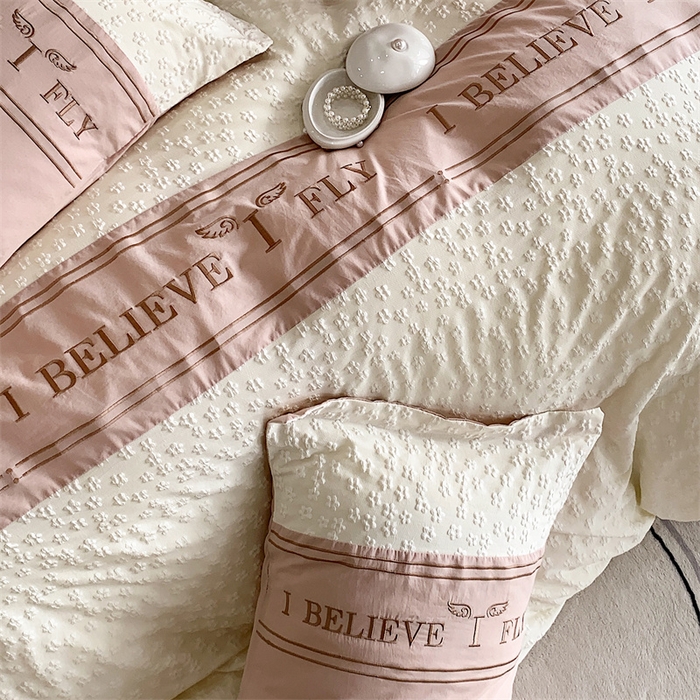 91家纺网 家纺一手货源 找家纺 换种生活 2024新款全棉活性印染刺绣四件套-法式小香风系列 元气桃桃