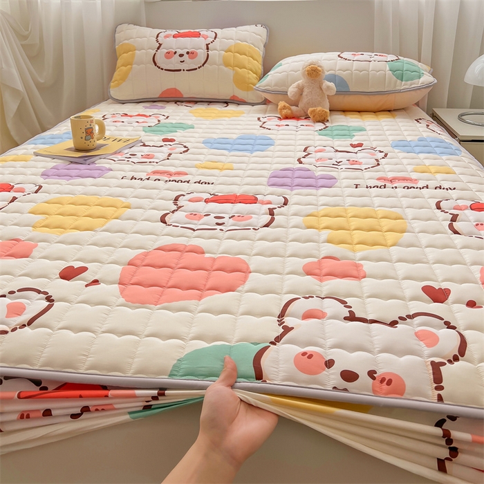 91家纺网 家纺一手货源 找家纺 雯豆家纺 2024新款A类全棉纯棉夹棉床笠三件套印花床笠 全棉夹棉床笠-库洛熊