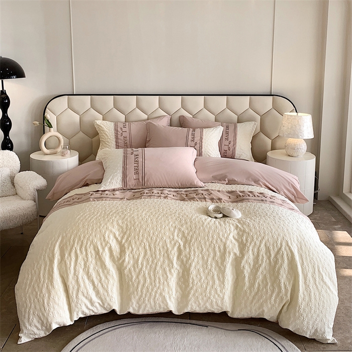 91家纺网 家纺一手货源 找家纺 换种生活 2024新款全棉活性印染刺绣四件套-法式小香风系列 元气桃桃