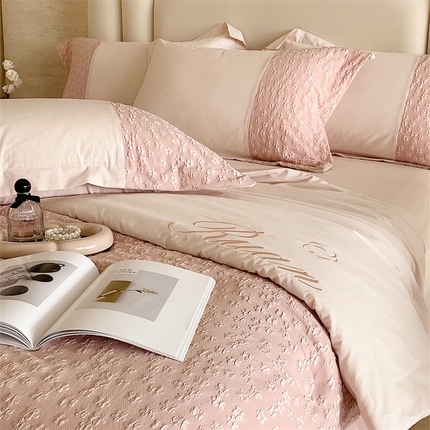 91家纺网 家纺一手货源 找家纺 换种生活 2024新款全棉活性印染刺绣四件套-法式小清新系列 冰玫粉