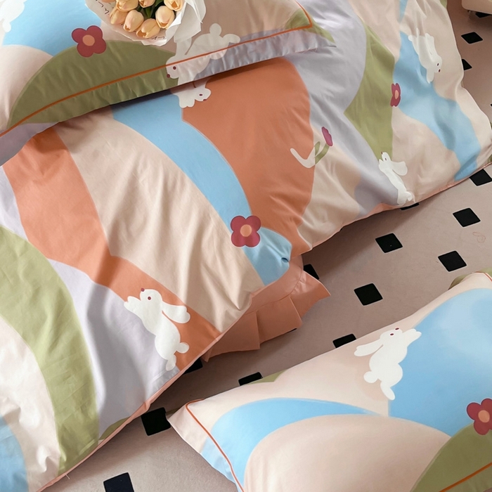 91家纺网 家纺一手货源 找家纺 艾迪尚 2025新款133X76宽幅全棉印花四件套（有单品+可定制） 彩色兔园