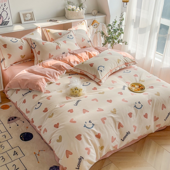 91家纺网 家纺一手货源 找家纺 艾迪尚 2025新款133X76宽幅全棉印花四件套（有单品+可定制） 初恋心语-粉