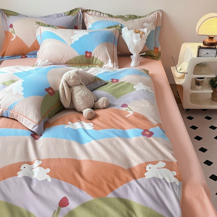 91家纺网 家纺一手货源 找家纺 艾迪尚 2025新款133X76宽幅全棉印花四件套（有单品+可定制） 彩色兔园