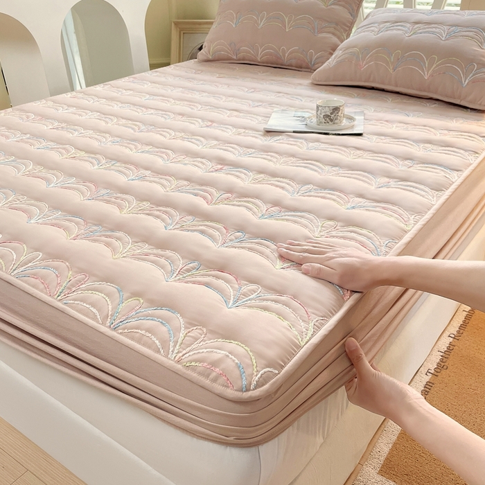 91家纺网 家纺一手货源 找家纺 （总）尊康家纺（原磊科） 2024新款奶昔棉抗菌夹棉床笠-波浪