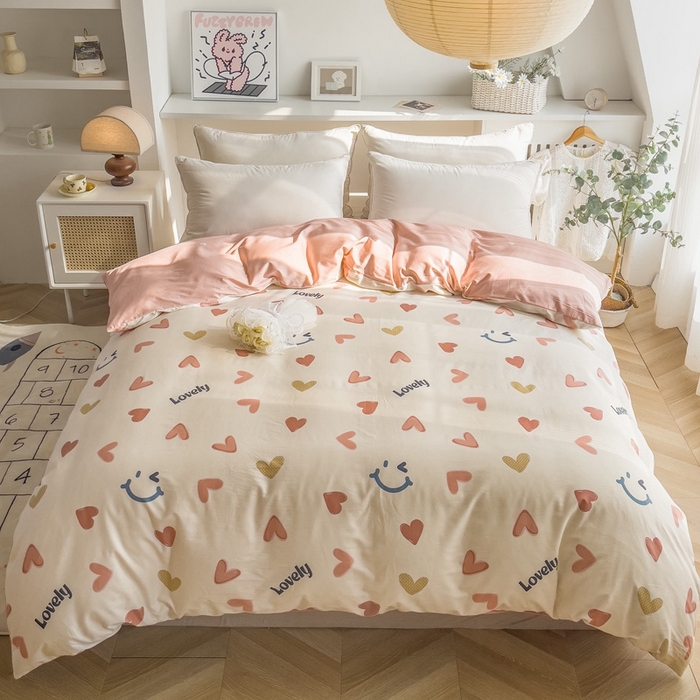 91家纺网 家纺一手货源 找家纺 艾迪尚 2025新款133X76宽幅全棉印花单被套 初恋心语-粉