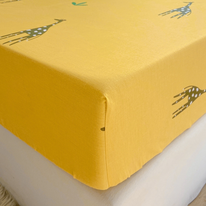 91家纺网 家纺一手货源 找家纺 艾迪尚 2025新款133X76宽幅全棉印花单床笠 Mr鹿—咖