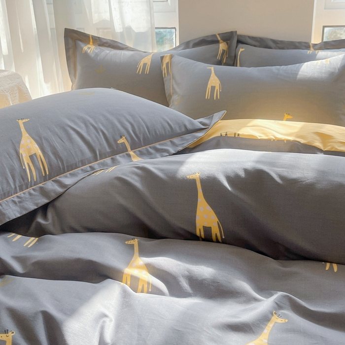 91家纺网 家纺一手货源 找家纺 艾迪尚 2025新款133X76宽幅全棉印花四件套（有单品+可定制） Mr鹿—咖