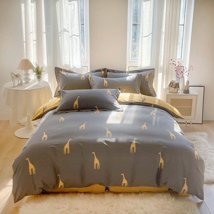 91家纺网 家纺一手货源 找家纺 艾迪尚 2025新款133X76宽幅全棉印花四件套（有单品+可定制） Mr鹿—咖