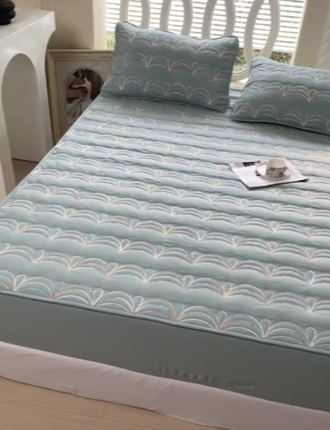 91家纺网 家纺一手货源 找家纺 尊康家纺（原磊科） 2024新款亲肤奶昔棉夹棉床笠-星空 星空-水绿