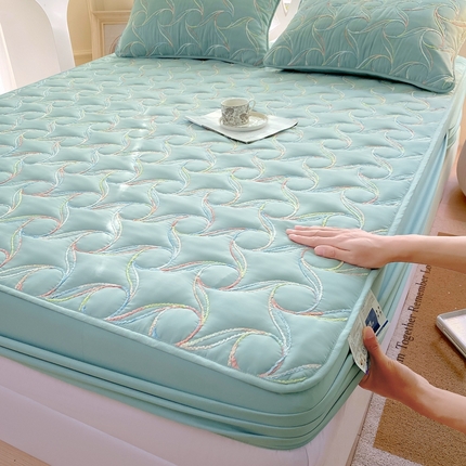 91家纺网 家纺一手货源 找家纺 尊康家纺（原磊科） 2024新款奶昔棉抗菌夹棉床笠-旋风 旋风-水绿