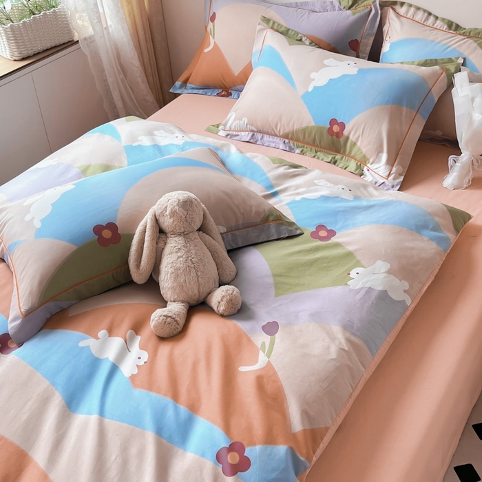 91家纺网 家纺一手货源 找家纺 艾迪尚 2025新款133X76宽幅全棉印花四件套（有单品+可定制） 彩色兔园