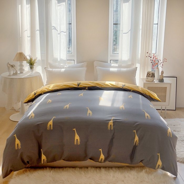 91家纺网 家纺一手货源 找家纺 艾迪尚 2025新款133X76宽幅全棉印花单被套 Mr鹿—咖