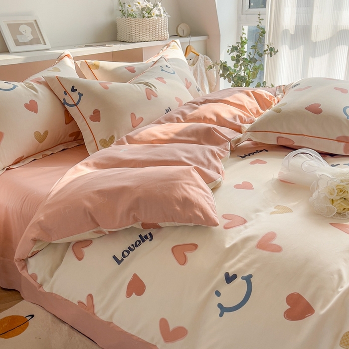 91家纺网 家纺一手货源 找家纺 艾迪尚 2025新款133X76宽幅全棉印花四件套（有单品+可定制） 初恋心语-粉