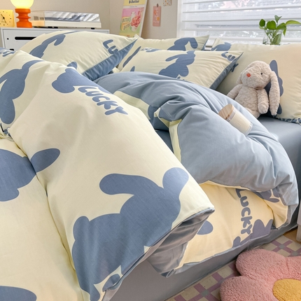 91家纺网 家纺一手货源 找家纺 雅居纺家纺 2024新款全棉LUCK兔四件套 LUCK兔兔蓝