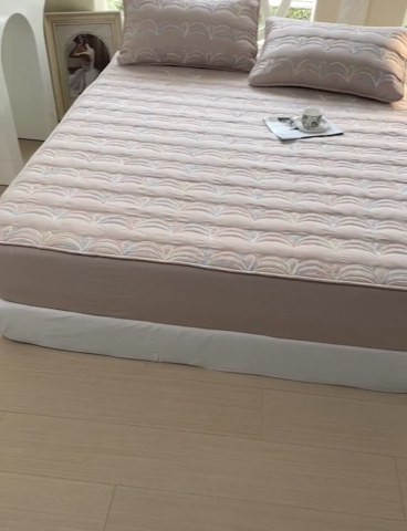 91家纺网 家纺一手货源 找家纺 （总）尊康家纺（原磊科） 2024新款奶昔棉抗菌夹棉床笠-波浪