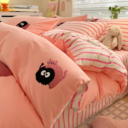 91家纺网 家纺一手货源 找家纺 雅居纺家纺 2024新款全棉水洗棉绣花四件套 猫咪萌仔