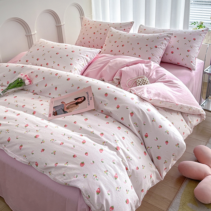 91家纺网 家纺一手货源 找家纺 潮邦创意家居 2025新款全棉13070多风格纯棉四件套-花卉小清新系列 草莓兔兔